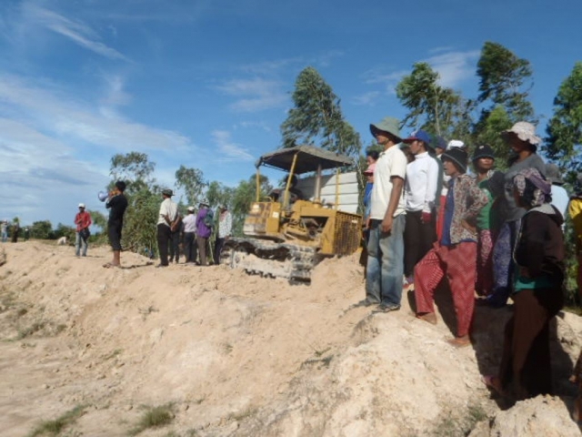 Villagers in Lor Peang, Cambodia, Face Continuing Violence and Intimidation by Military and Private Company